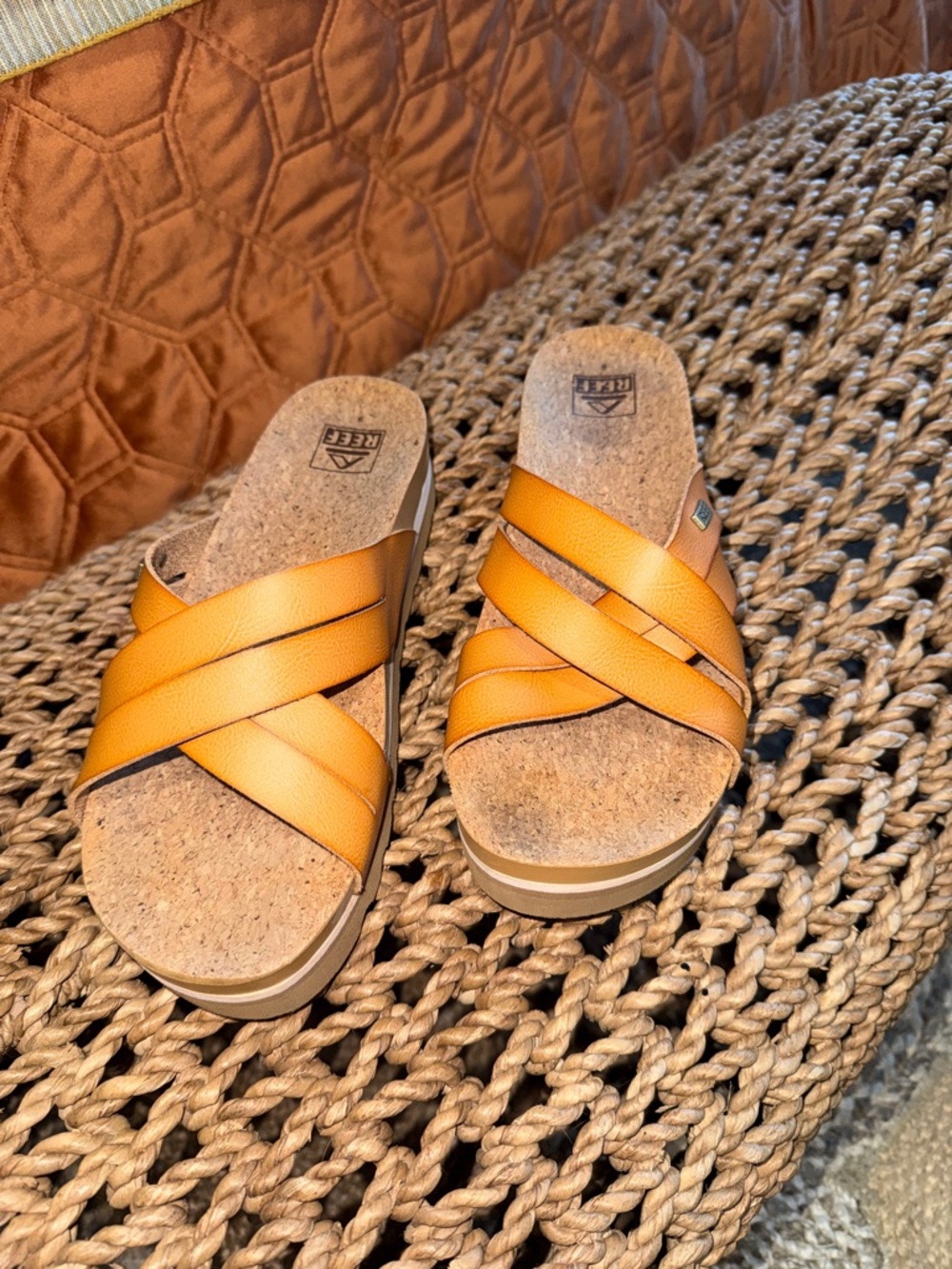 Reef Women's Crisscross Platform sandal - tan